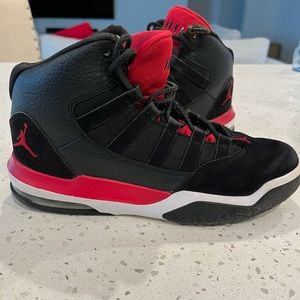 Nike Jordan Max Aura (GS) Youth Basketball shoes Black/Gym Red-White AQ9214-061